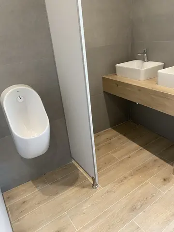 Туалет офиса после клининга